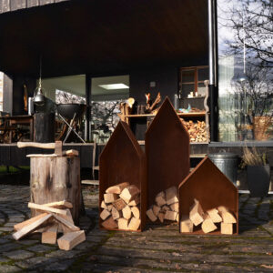 Holzstapler Haus aus rostigem Eisen, H 60, B 45, T 34cm
